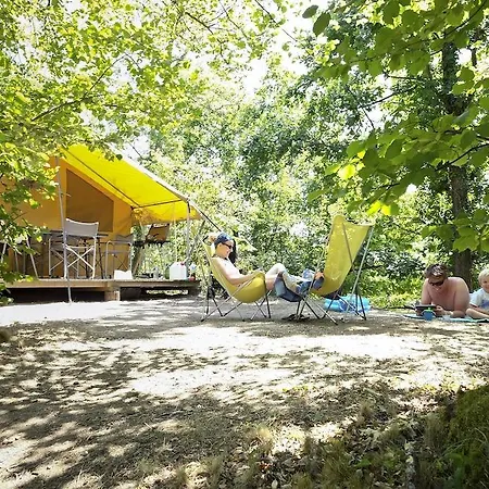 אתר קמפינג Huttopia 4*