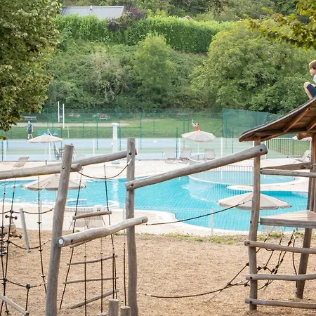 Huttopia אתר קמפינג 4*