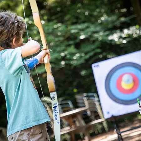 Huttopia אתר קמפינג