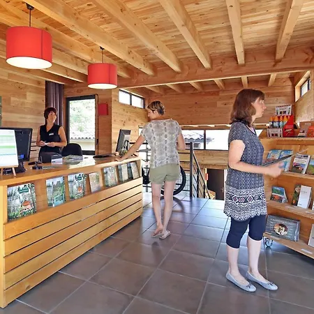 אתר קמפינג Huttopia רויה