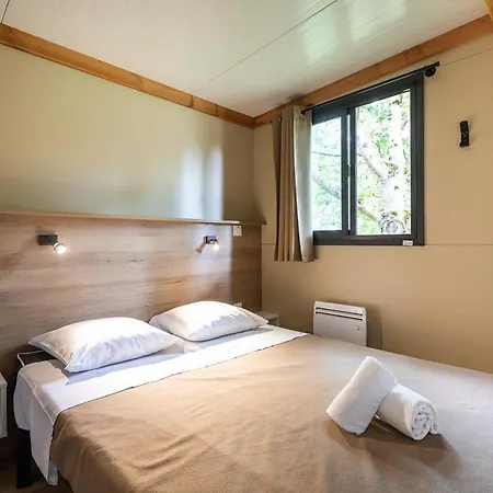 Huttopia אתר קמפינג רויה