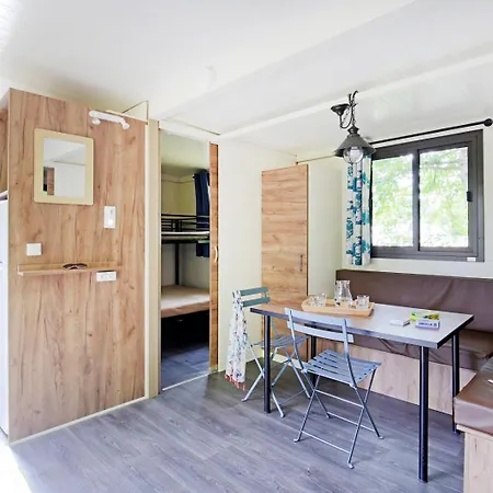 אתר קמפינג Huttopia