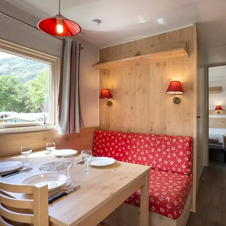 Huttopia אתר קמפינג רויה