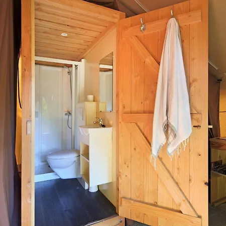 אתר קמפינג Huttopia 4*