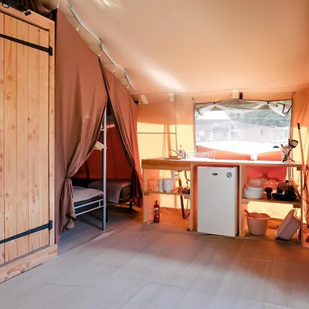 אתר קמפינג Huttopia רויה