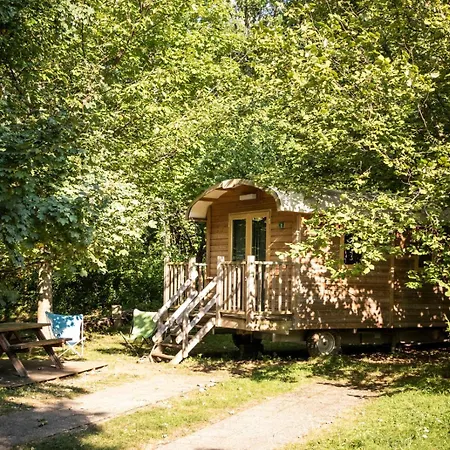 אתר קמפינג Huttopia 4*