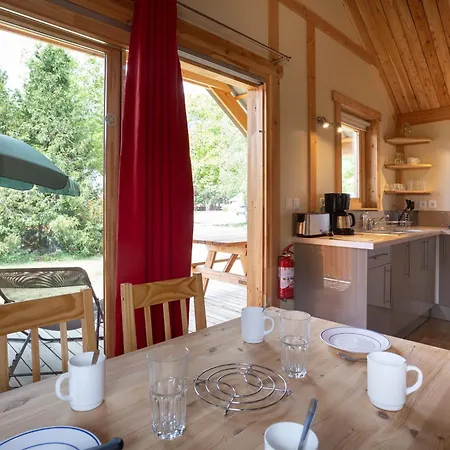 Huttopia אתר קמפינג