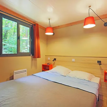 Huttopia אתר קמפינג רויה