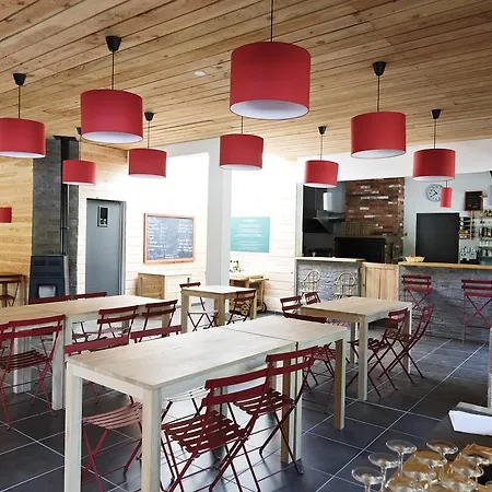 Huttopia אתר קמפינג רויה